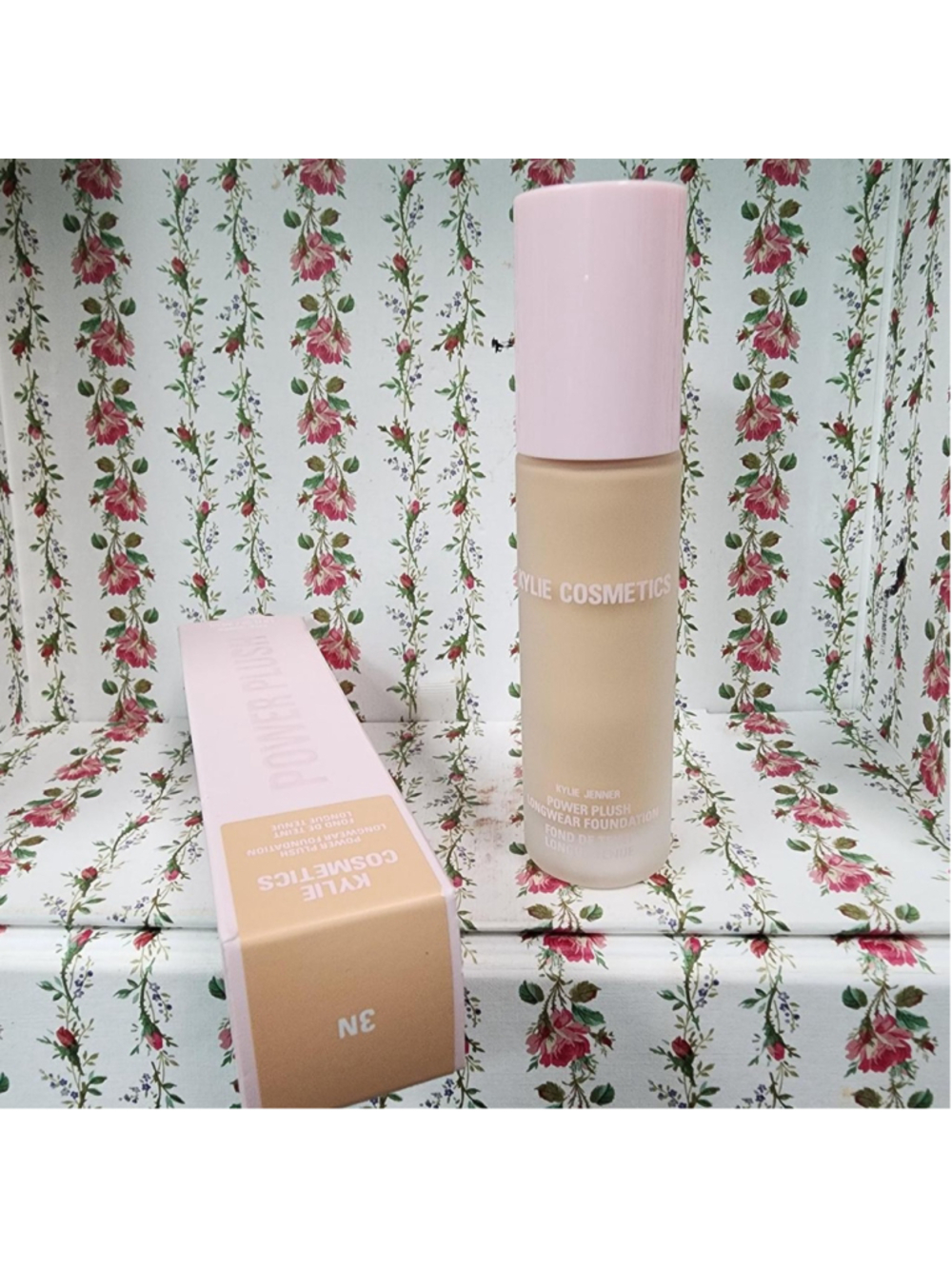 Kylie Cosmetics Power Plush Longwear Foundation in shade 3N
#kylie #foundation